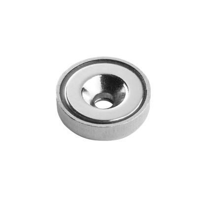 Lav Ferrit pottemagnet Ø25x7 mm med M4 gevindbøsning og 4,0 kg holdekraft